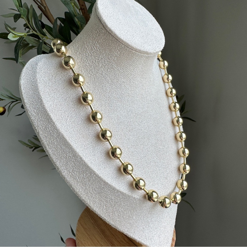 14k Gold Plated Elegant Beaded Necklace - Picture 2 of 4